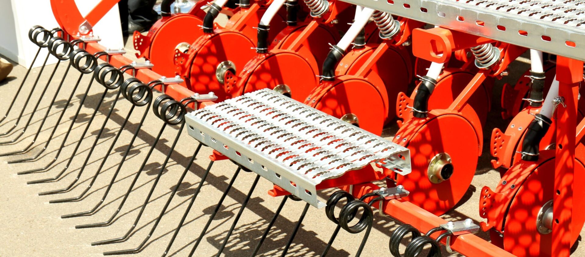 Spraying liquid fertilizers