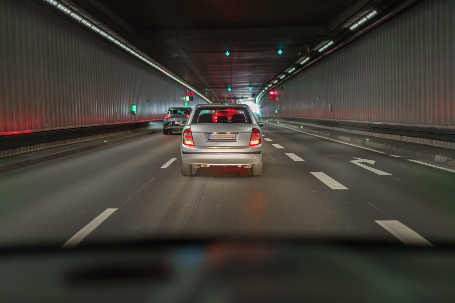 Movement of cars in a tunnel on the motorway.
