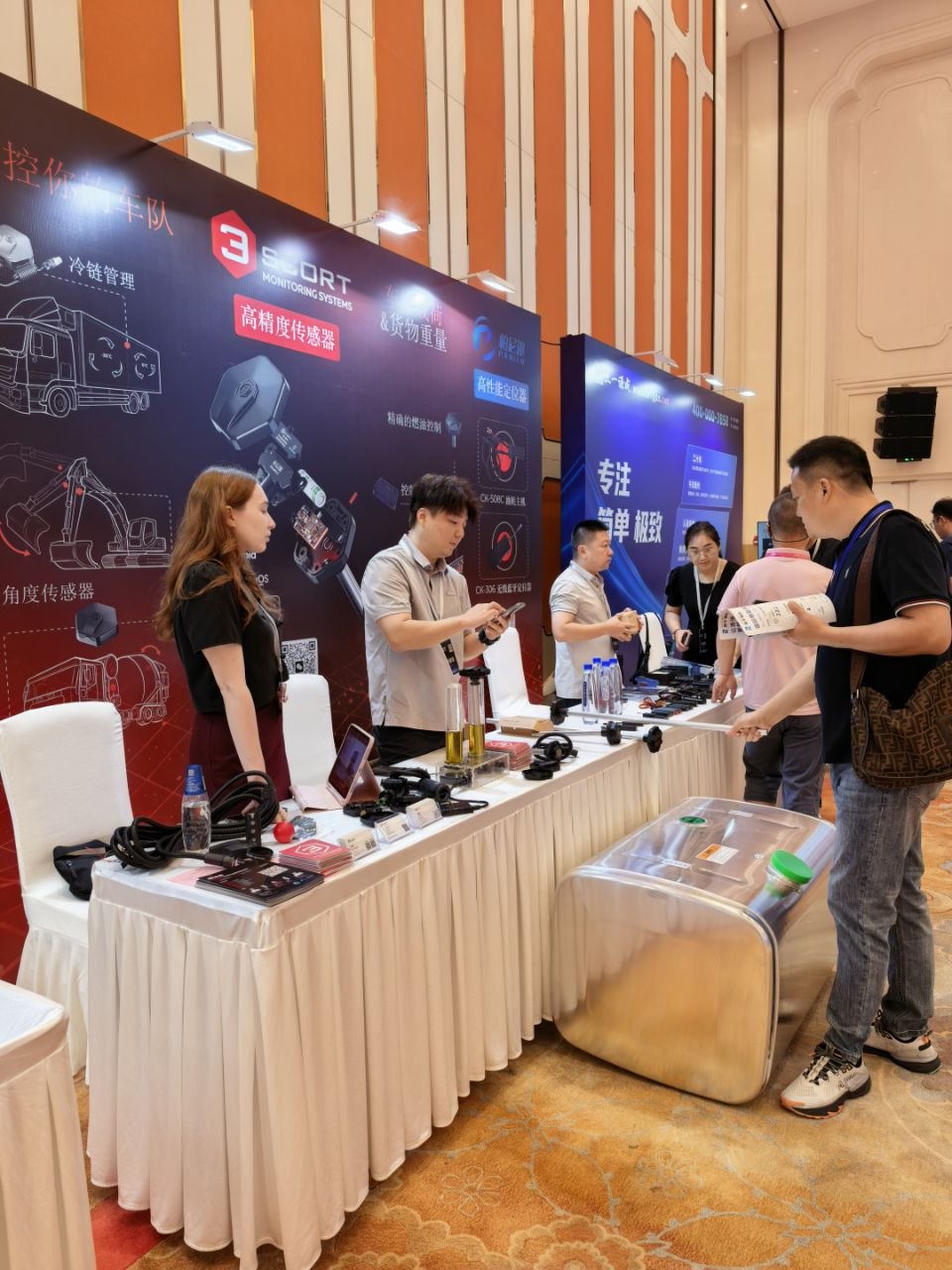 Sistemas de seguimiento de escoltas en el Foro de Innovación y Desarrollo de Beidou, en China